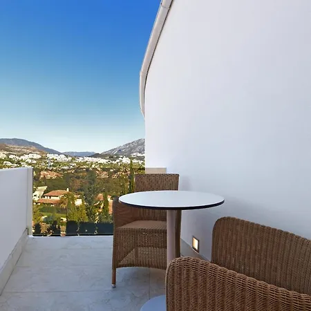 White Nueva Andalucia Villa